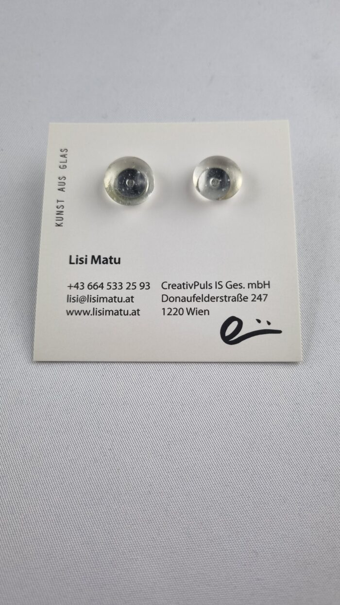 Ohrstecker aus Glas und Edelstahl auf Ohrringkarte