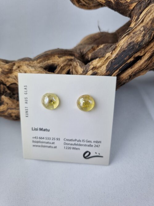 Ohrstecker gelbgolden glänzendes Glas auf Karte