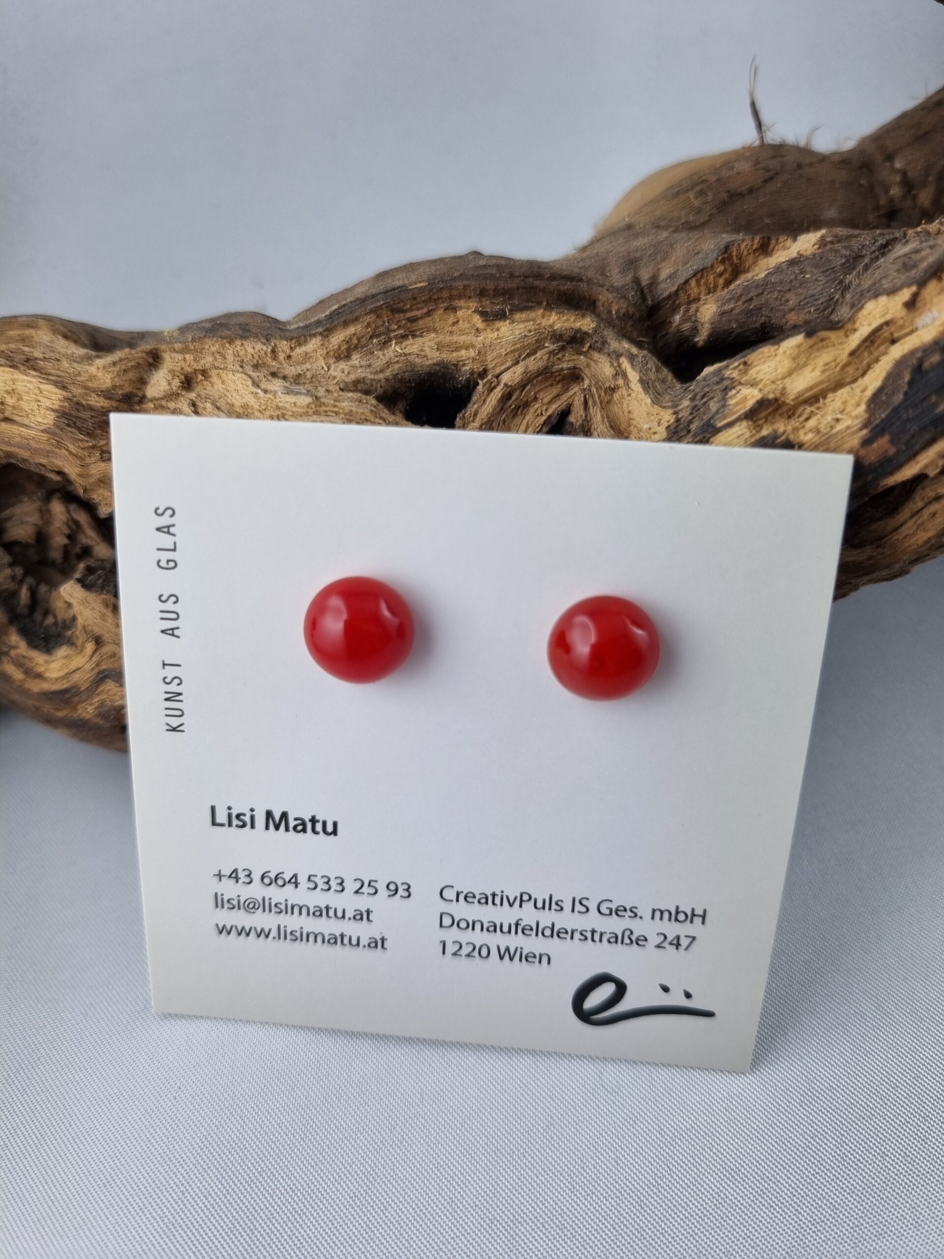 Ohrstecker rotes Glas, halbrund auf Karte